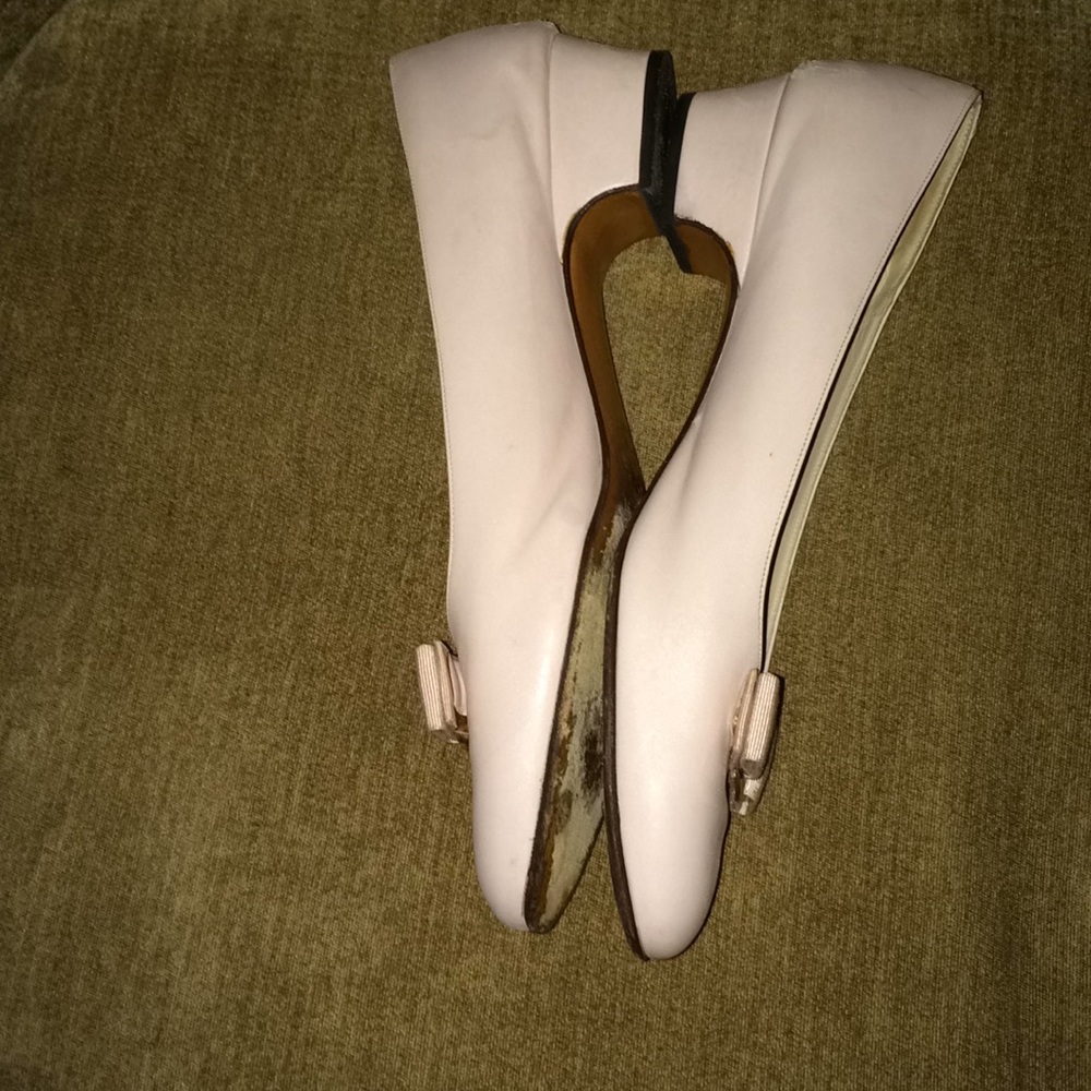 Ballerina styled bow shoes by Ferragamo - Picture 2 of 7